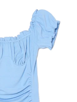 Niebieska sukienka mini z krótkimi rękawkami