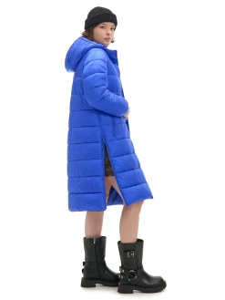 Niebieski płaszcz puffer z kapturem