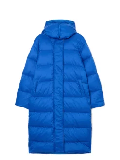 Niebieski pikowany płaszcz z kapturem