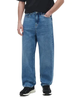 Niebieskie jeansy baggy