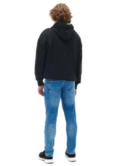 Niebieskie jeansy regular