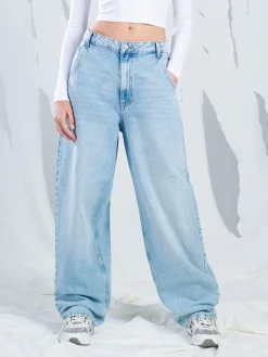 Niebieskie jeansy skater