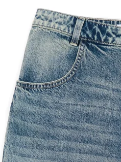 Niebieskie jeansy skater z efektem sprania