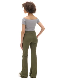 Oliwkowe spodnie flare