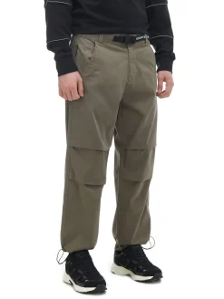 Oliwkowe spodnie parachute z paskiem