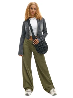 Oliwkowe spodnie z wieloma kieszeniami