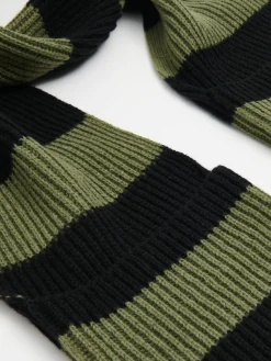 Oliwkowy szalik z kieszeniami