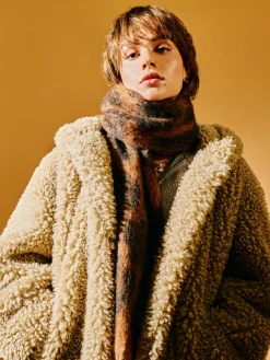 Płaszcz ze sztucznego baranka