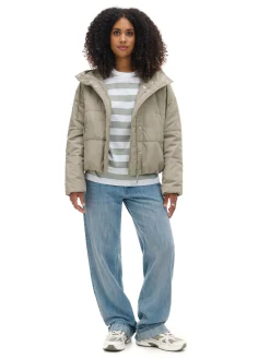 Pikowana kurtka z kapturem