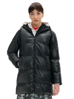 Pikowany płaszcz ze sztucznej skóry