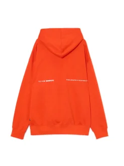 Pomarańczowa bluza hoddie i nadrukiem