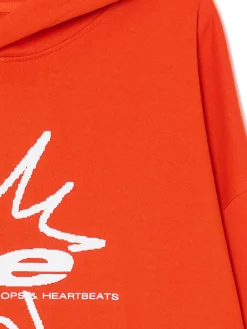 Pomarańczowa bluza hoddie i nadrukiem