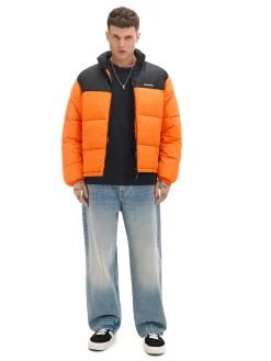 Pomarańczowa kurtka puffer