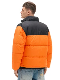 Pomarańczowa kurtka puffer