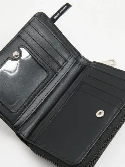 Portfel z cekinową aplikacją