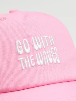 Różowa czapka z daszkiem