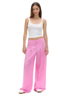 Różowe spodnie tailoring w paski