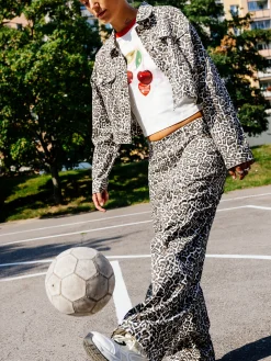 Spodnie baggy w panterkę