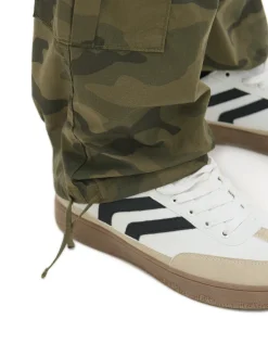 Spodnie cargo z motywem moro