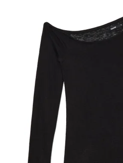 Sukienka maxi z odkrytym ramieniem