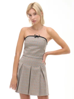 Sukienka mini w kratę z plisami