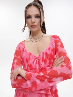 Sukienka z kwiatowym motywem