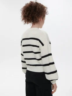 Sweter w czarne paski