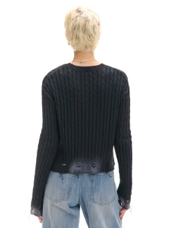 Sweter z miejscowym efektem wybielenia