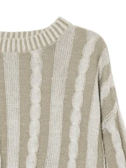 Sweter ze strukturalnym wykończeniem