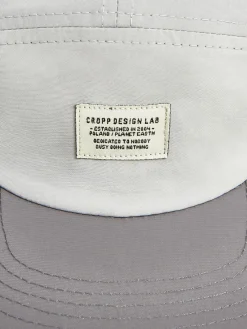 Szara czapka z daszkiem