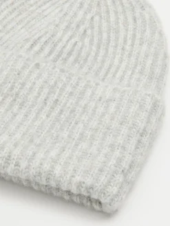 Szara czapka z domieszką wełny