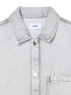 Szara kurtka jeansowa