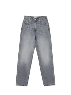 Szare jeansy mom z wysokim stanem