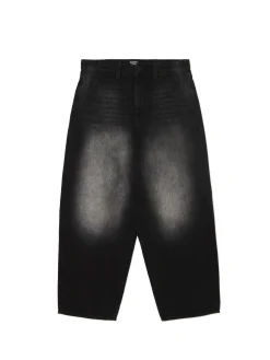 Szare jeansy skater z efektem sprania