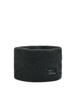 Szary dzianinowy komin