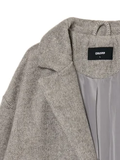 Szary płaszcz w jodełkę