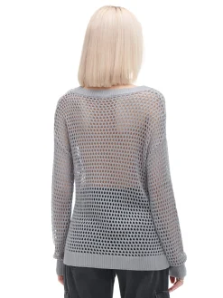 Szary siatkowy sweter
