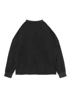 Szary sweter oversize