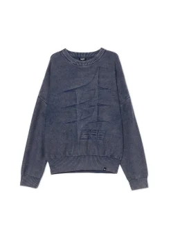 Szary sweter z efektem sprania