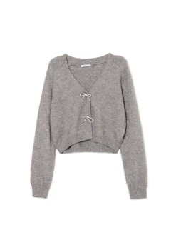 Szary sweter z ozdobnymi kokardami