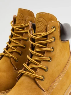 Sznurowane botki na zimę