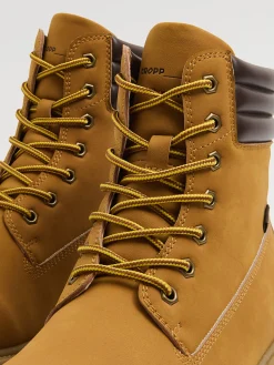 Sznurowane trzewiki za kostkę