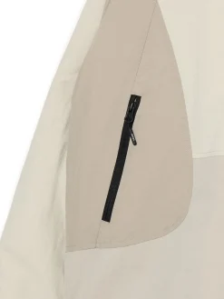 Trójkolorowa kurtka z kapturem