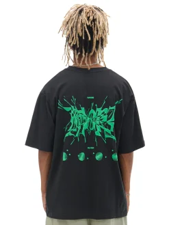 T-shirt z futurystycznym nadrukiem