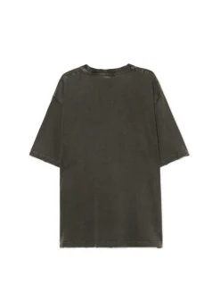 T-shirt z postrzępionymi brzegami