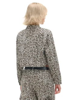 Wzorzysta koszula w panterkę