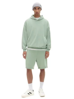 Zielona bluza z kapturem