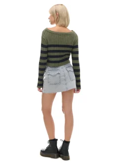 Zielony sweter w czarne paski